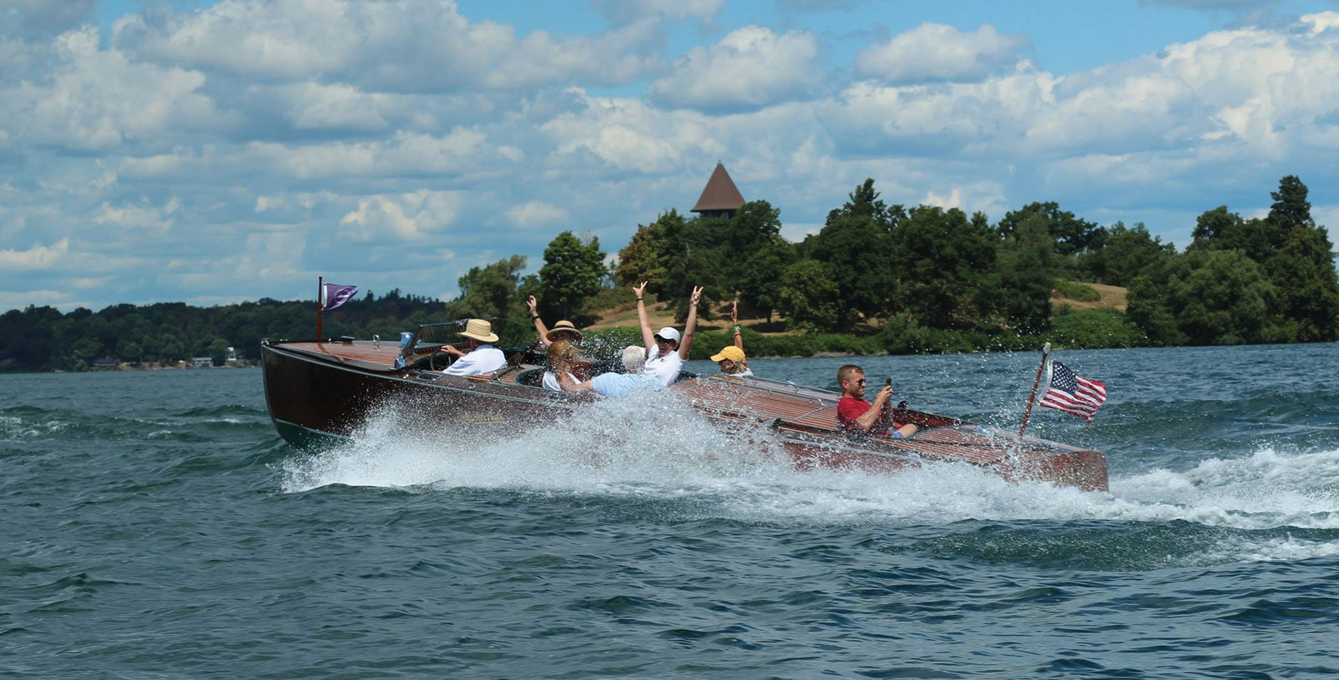 boat tour of thousand islands